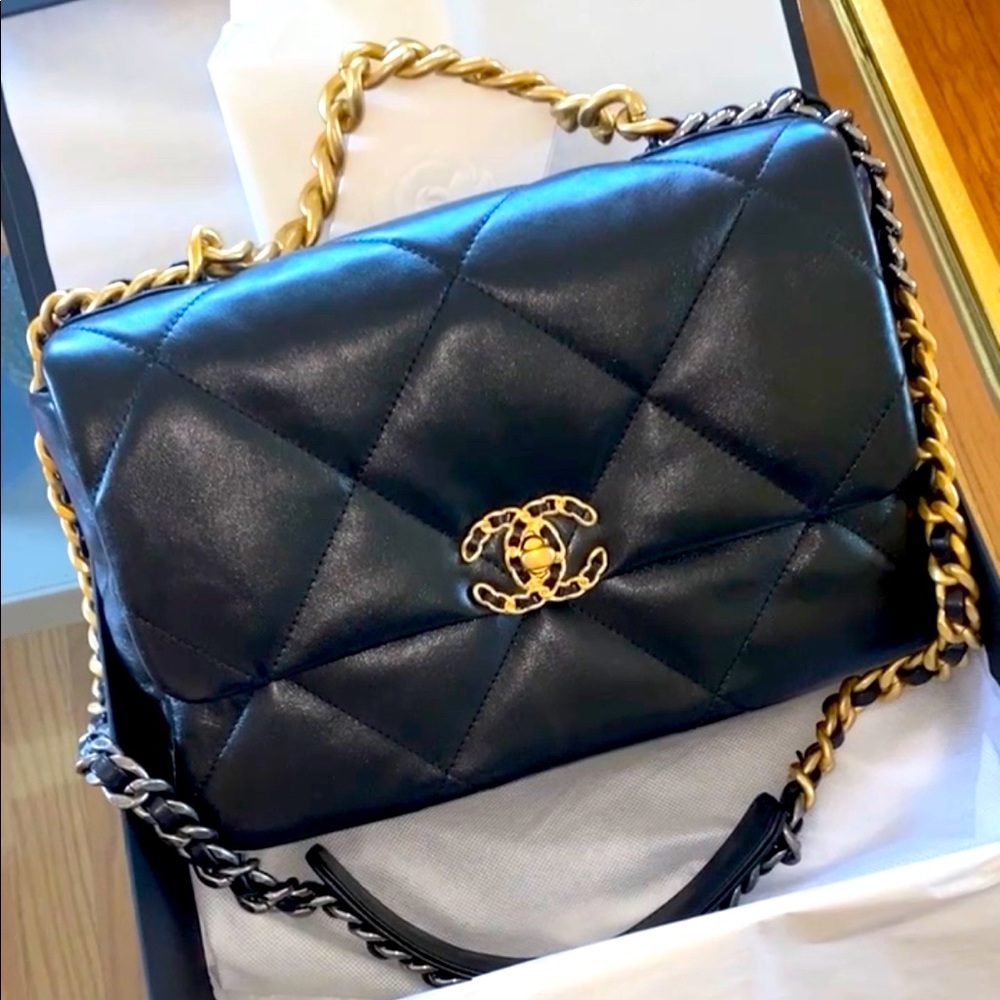 Chanel 19 large
